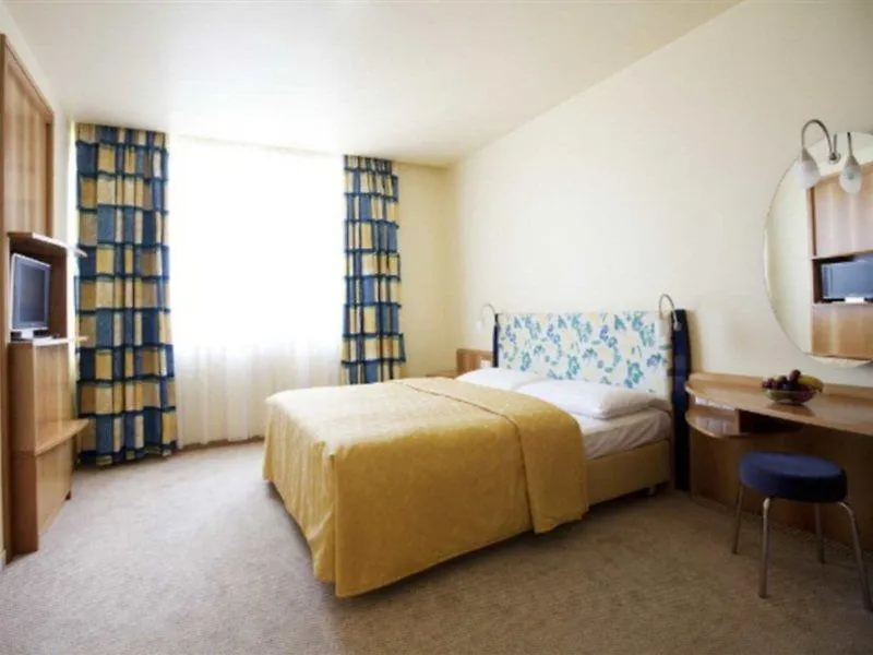 Starlight Suites Hotel Bucharest 4*,