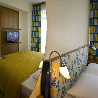 Starlight Suites Hotel Bucharest 4*,