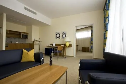 Starlight Suites Hotel Bucharest 4*,